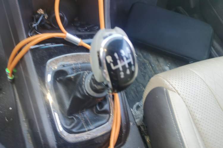 Used Baojun 310W 2017 1.5L Manual Fashion Model China V Gear Lever