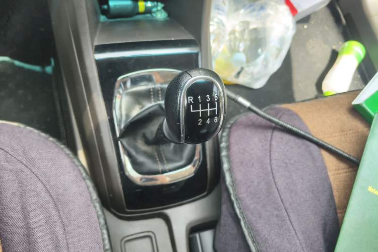 Used Baojun 310W 2017 1.5L Manual Fashion Model China V Gear Lever