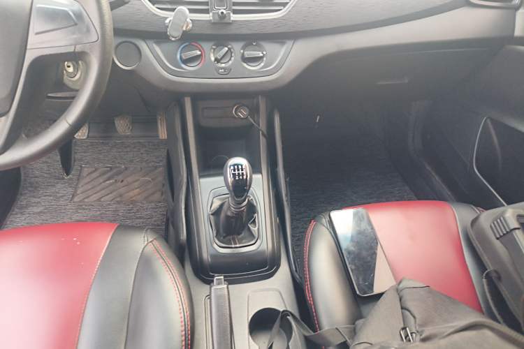 Used Baojun 310W 2017 1.2L Manual Value Edition China V Gear Lever