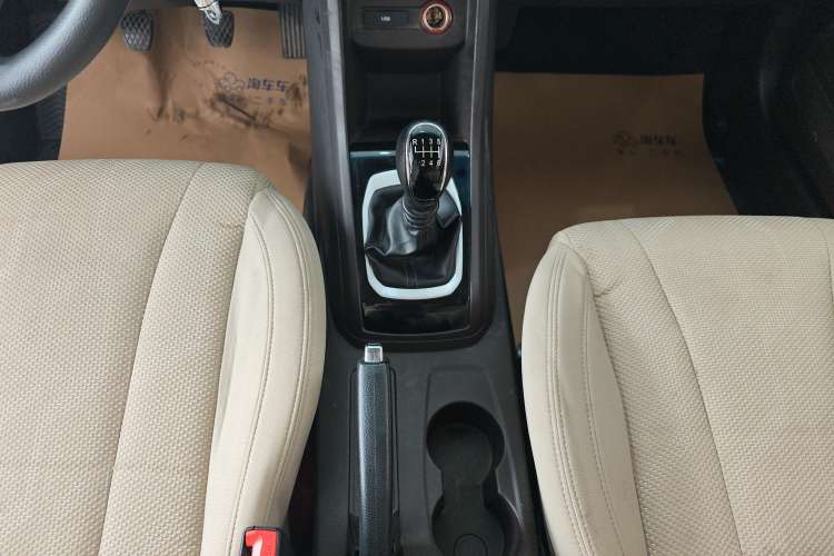 Used Baojun 310W 2017 1.5L Manual Comfort Version China V Gear Lever