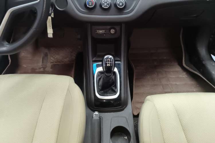 Used Baojun 310W 2017 1.5L Manual Comfort Version China V Gear Lever