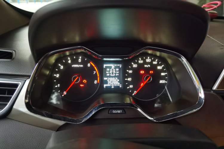 Used Baojun 310W 2017 1.5L Manual Fashion Model China V Instrument Cluster