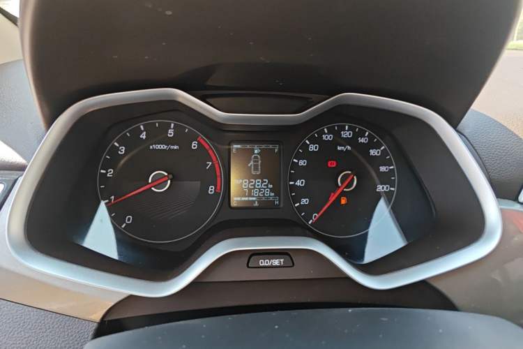 Used Baojun 310W 2017 1.5L Manual Comfort Version China VI Emission Standard Instrument Cluster
