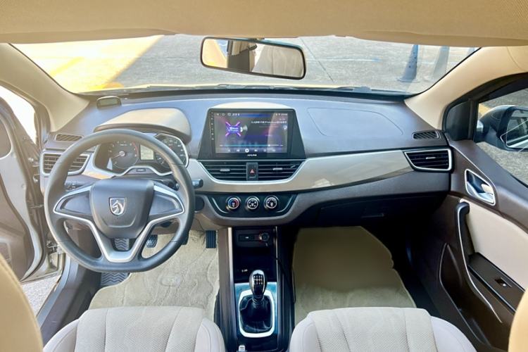 Used Baojun 310W 2017 1.5L Manual Comfort Version China V Interior 1