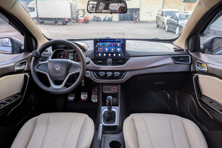 Used Baojun 310W 2017 1.5L Manual Comfort Version China V Interior 1