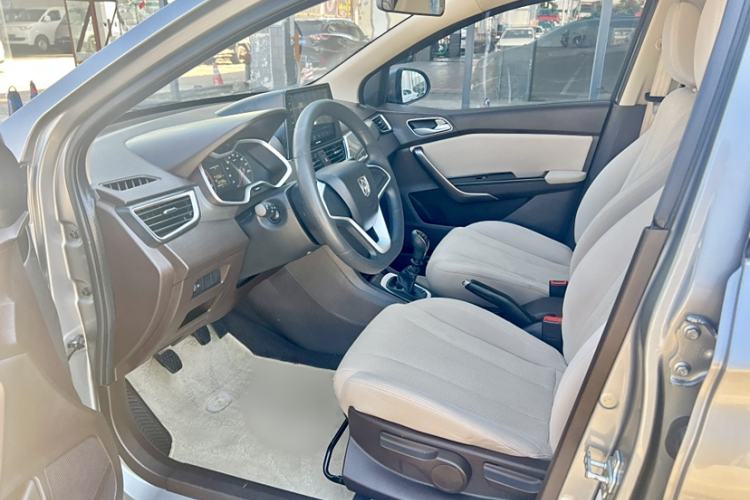 Used Baojun 310W 2017 1.5L Manual Comfort Version China V Interior 2