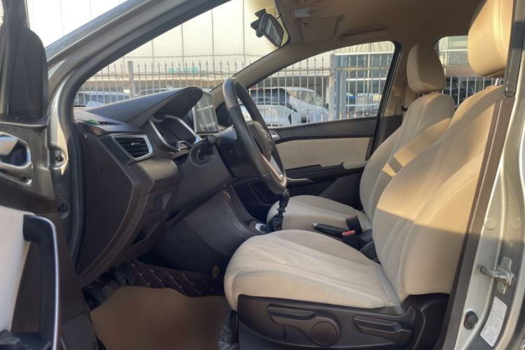 Used Baojun 310W 2017 1.5L Manual Comfort Version China V Interior 2