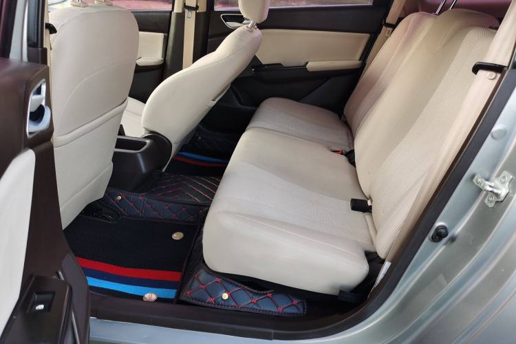 Used Baojun 310W 2017 1.5L Manual Comfort Version China VI Emission Standard Interior 2