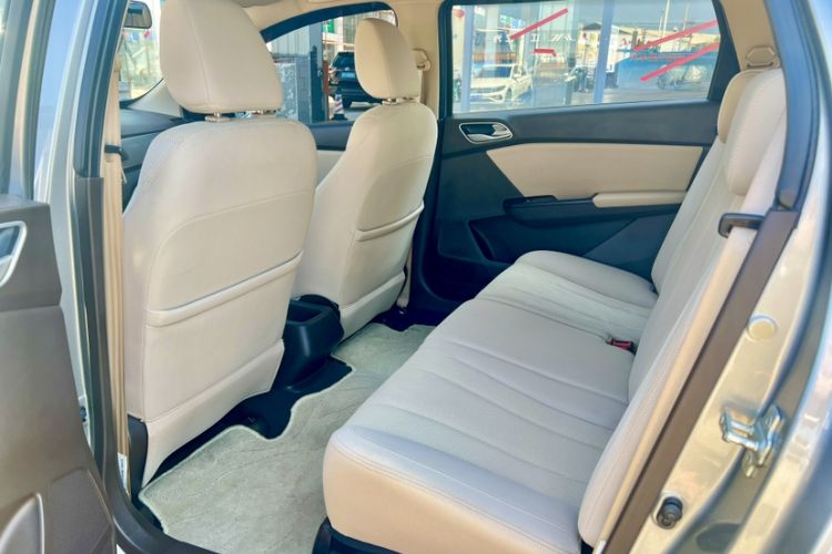 Used Baojun 310W 2017 1.5L Manual Comfort Version China V Interior 3