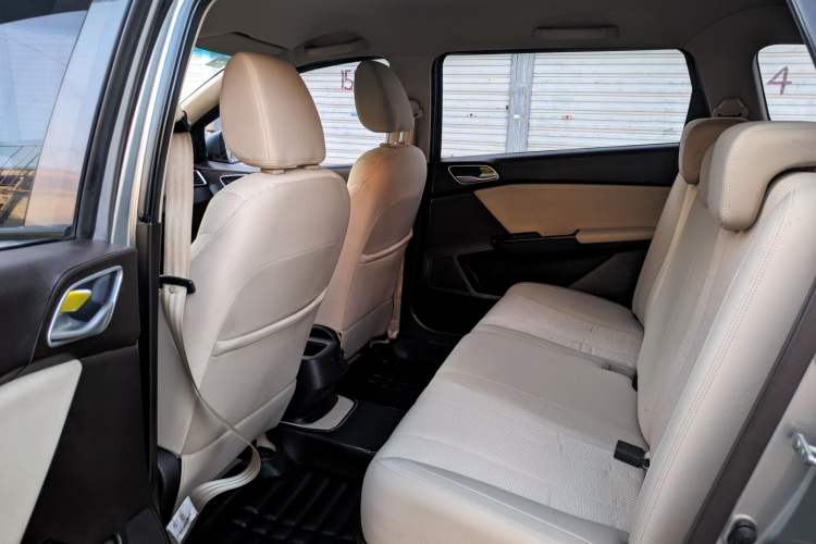 Used Baojun 310W 2017 1.5L Manual Comfort Version China V Interior 3
