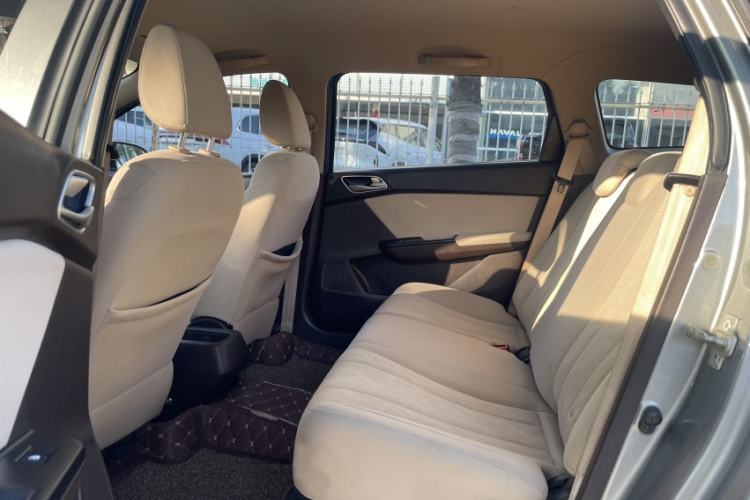 Used Baojun 310W 2017 1.5L Manual Comfort Version China V Interior 3