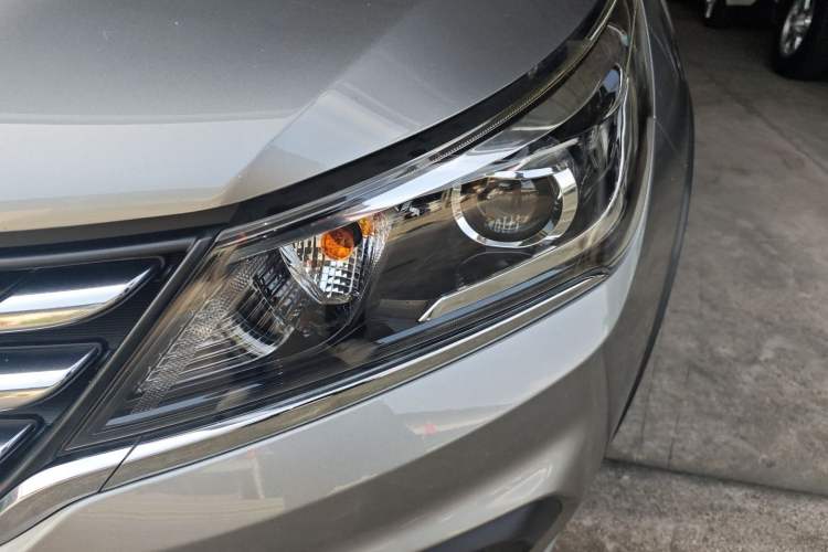 Used Baojun 310W 2017 1.5L Manual Comfort Version China V Left Front Headlight