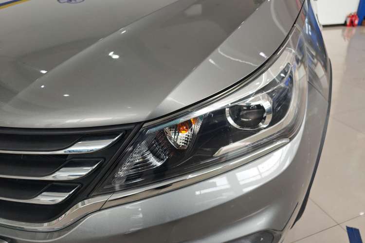 Used Baojun 310W 2017 1.5L Manual Comfort Version China V Left Front Headlight