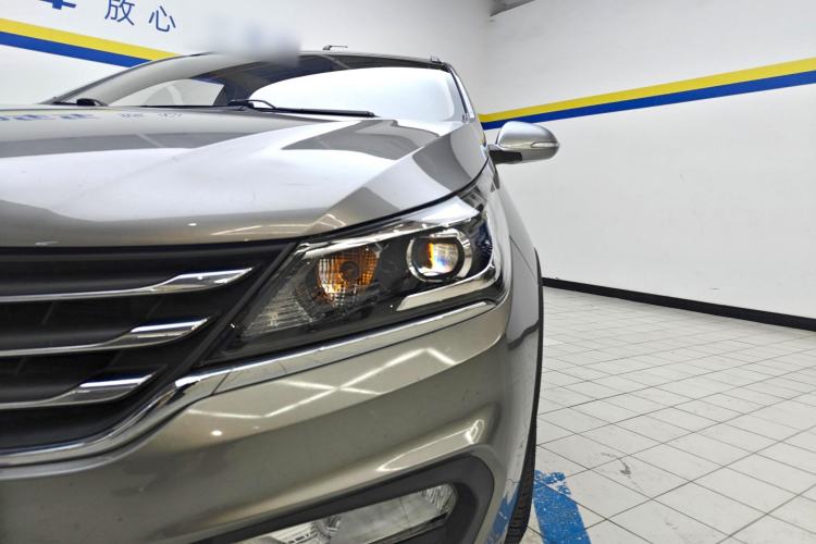 Used Baojun 310W 2017 1.5L Manual Fashion Model China V Left Front Headlight