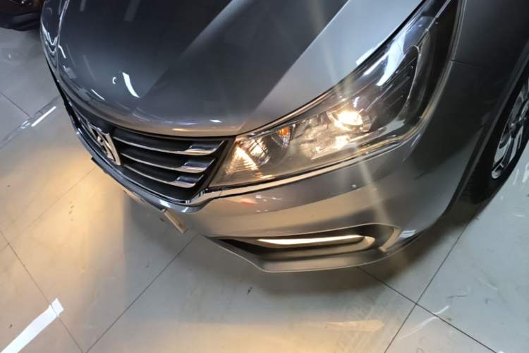 Used Baojun 310W 2017 1.5L Manual Fashion Edition China VI Left Front Headlight