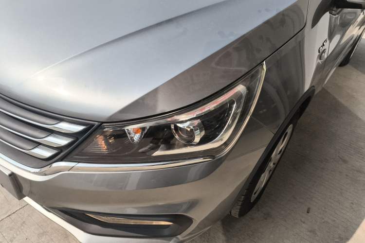 Used Baojun 310W 2017 1.5L Manual Comfort Version China VI Emission Standard Left Front Headlight