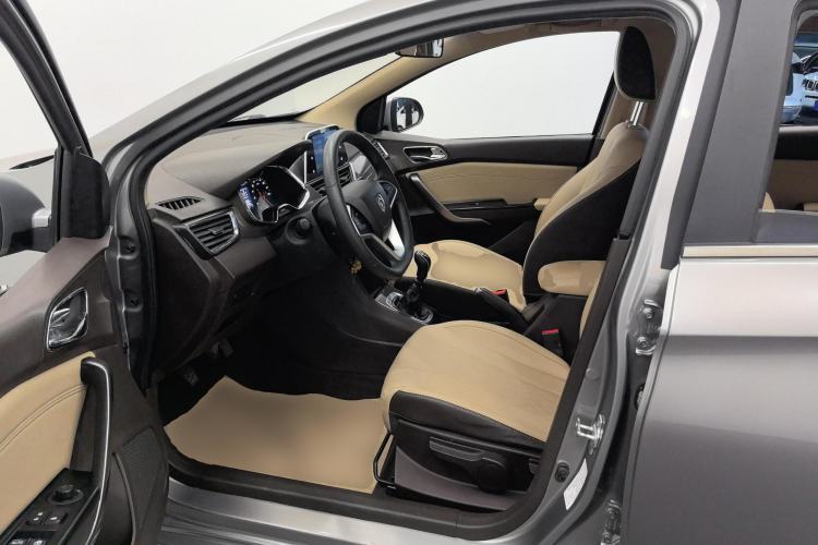 Used Baojun 310W 2017 1.5L Manual Fashion Model China V Left Front Seat