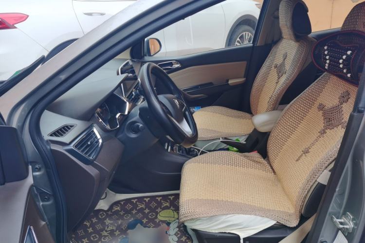 Used Baojun 310W 2017 1.5L Manual Luxury Version China VI Left Front Seat