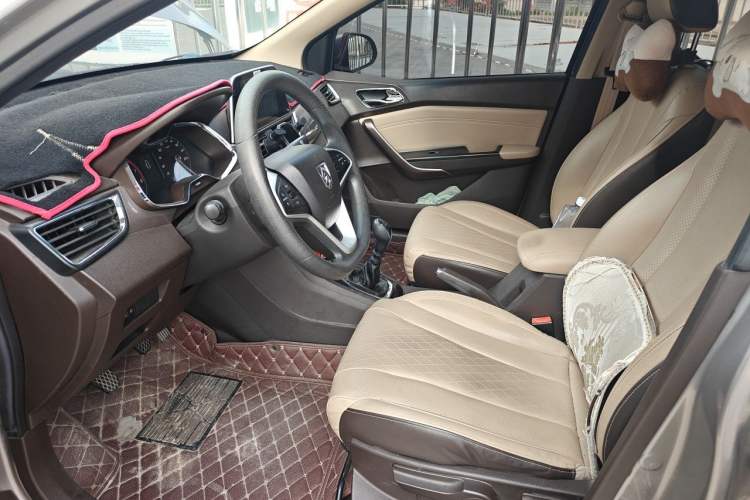 Used Baojun 310W 2017 1.5L Manual Fashion Model China V Left Front Seat