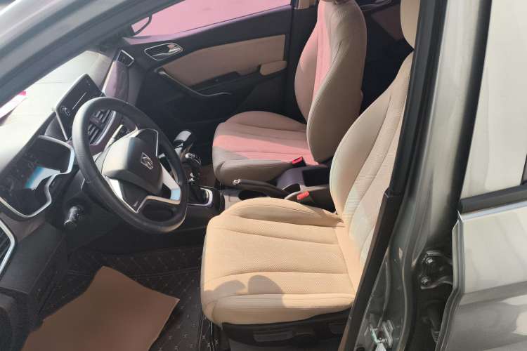 Used Baojun 310W 2017 1.5L Manual Comfort Version China VI Emission Standard Left Front Seat