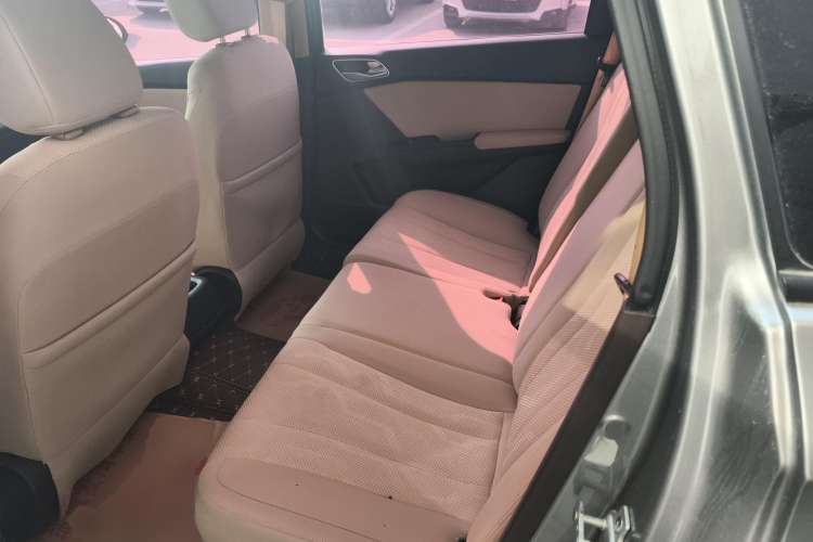 Used Baojun 310W 2017 1.5L Manual Comfort Version China VI Emission Standard Left Rear Seat