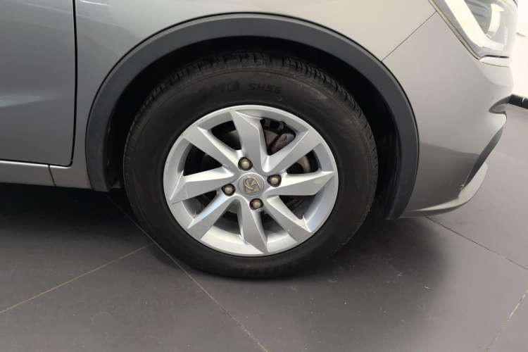 Used Baojun 310W 2017 1.5L Manual Fashion Model China V Left Rear Wheel Hub