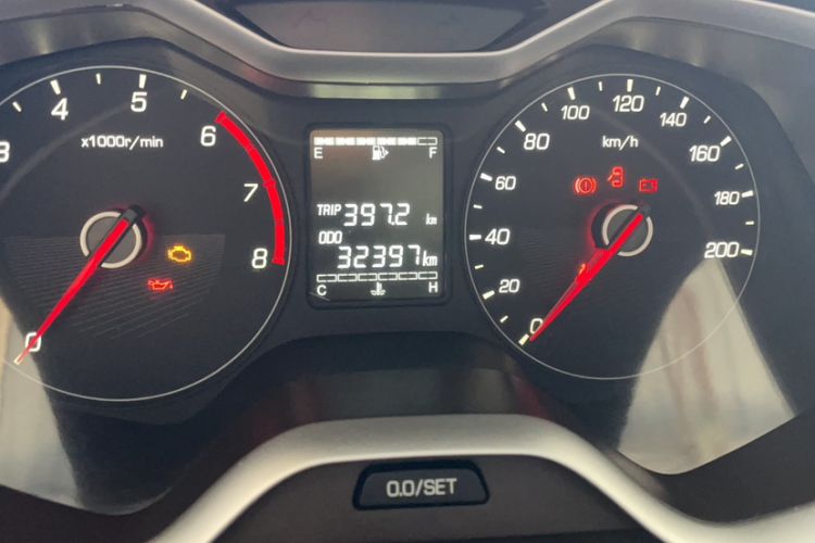 Used Baojun 310W 2017 1.5L Manual Comfort Version China V Odometer Close Up