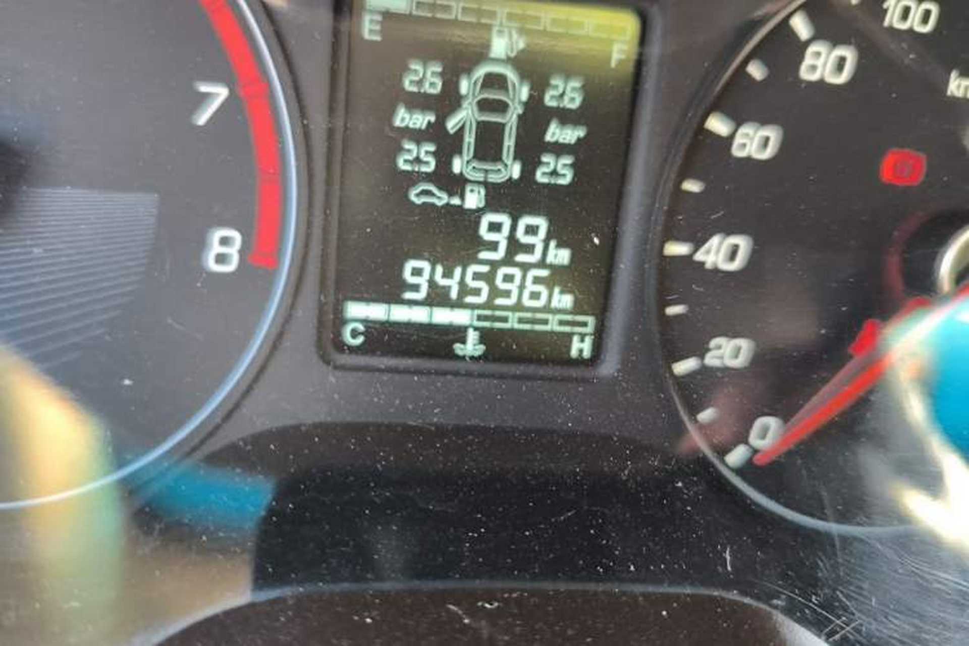Used Baojun 310W 2017 1.5L Manual Fashion Edition China VI Odometer Close Up