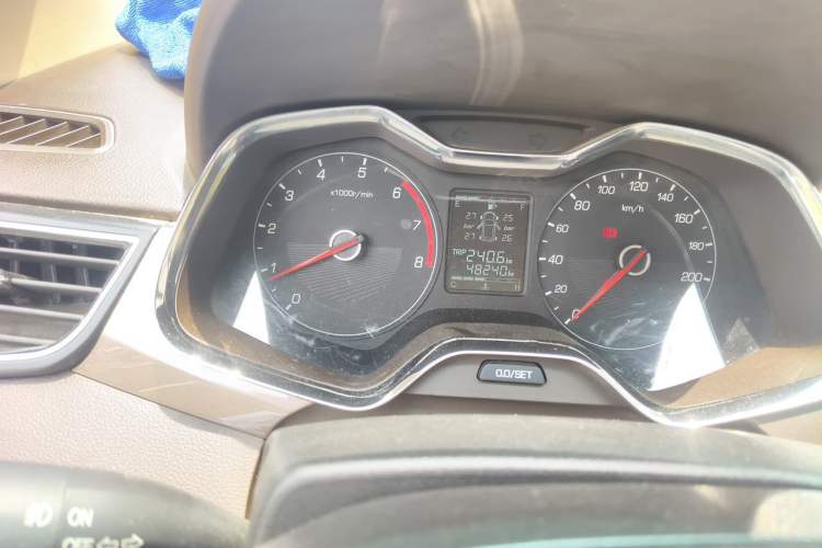 Used Baojun 310W 2017 1.5L Manual Fashion Model China V Odometer Close Up
