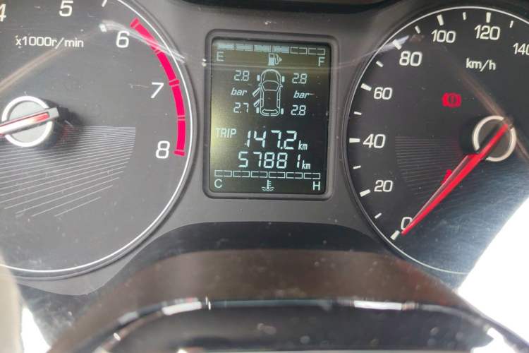Used Baojun 310W 2017 1.5L Manual Fashion Model China V Odometer Close Up