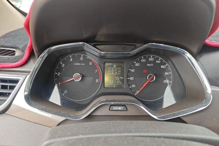 Used Baojun 310W 2017 1.5L Manual Fashion Model China V Odometer Close Up
