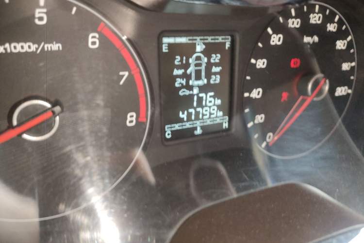 Used Baojun 310W 2017 1.5L Manual Fashion Model China V Odometer Close Up