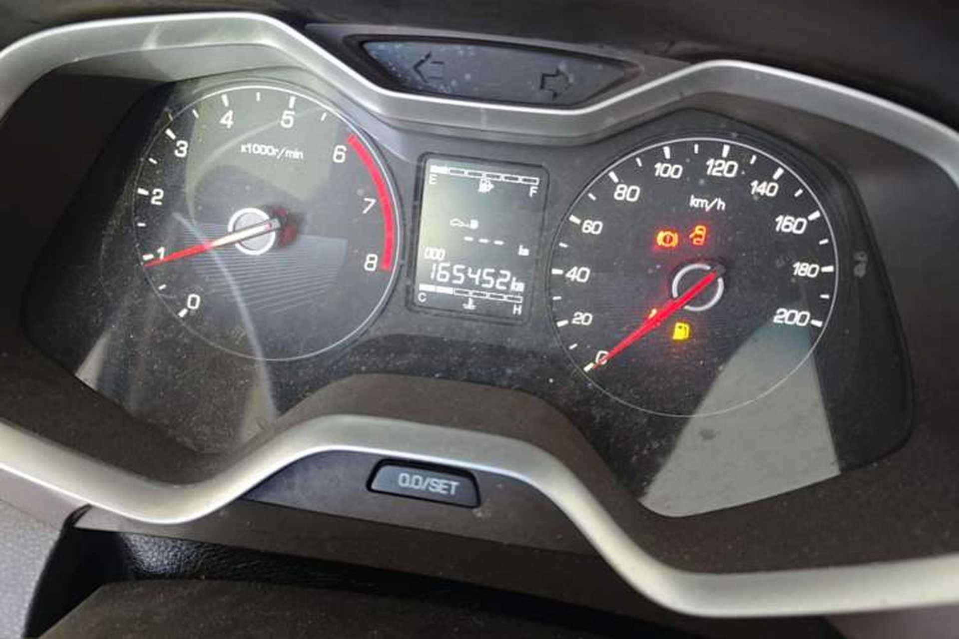 Used Baojun 310W 2017 1.5L Manual Comfort Version China V Odometer Close Up