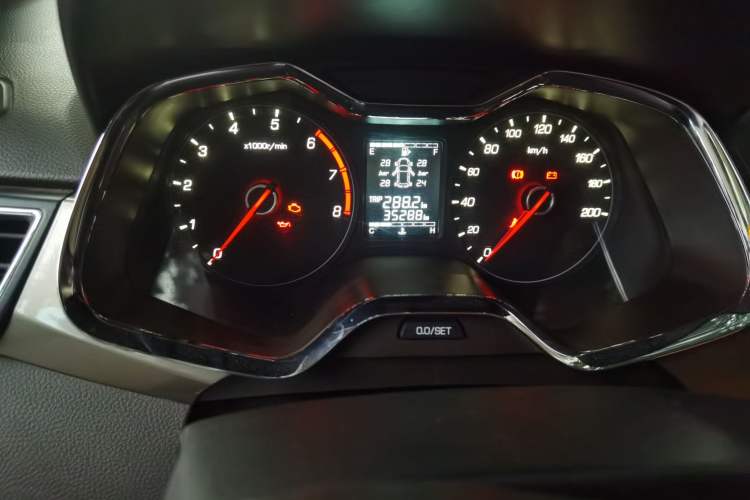 Used Baojun 310W 2017 1.5L Manual Fashion Model China V Odometer Close Up