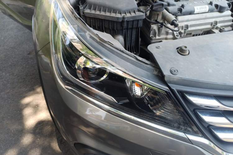 Used Baojun 310W 2017 1.5L Manual Fashion Model China V Right Front Headlight