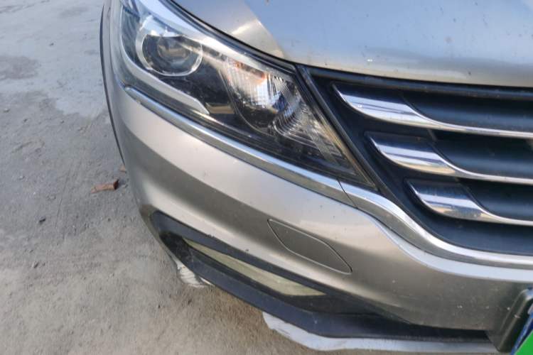 Used Baojun 310W 2017 1.5L Manual Fashion Model China V Right Front Headlight