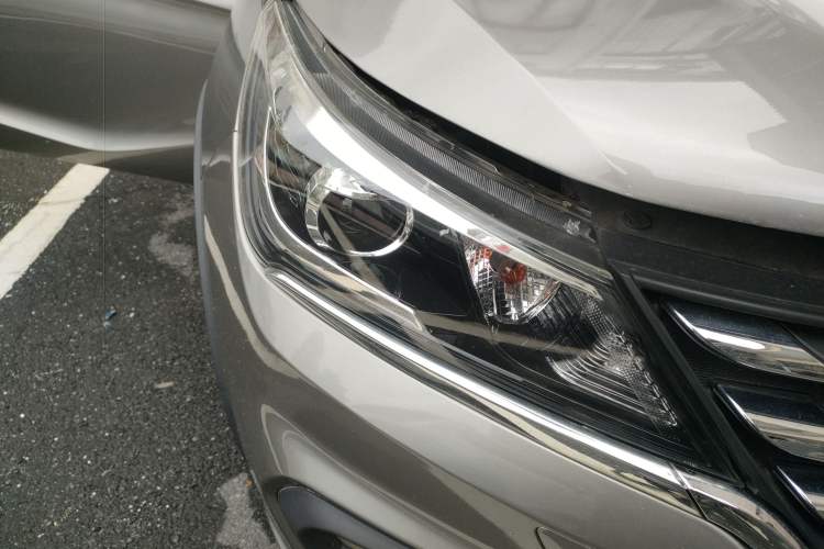 Used Baojun 310W 2017 1.5L Manual Fashion Model China V Right Front Headlight