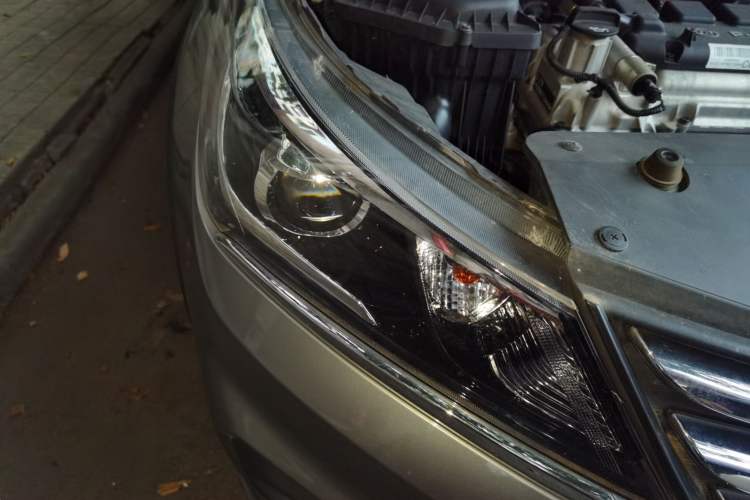 Used Baojun 310W 2017 1.5L Manual Fashion Model China V Right Front Headlight