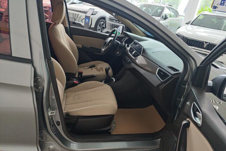 Used Baojun 310W 2017 1.5L Manual Comfort Version China V Right Front Seat