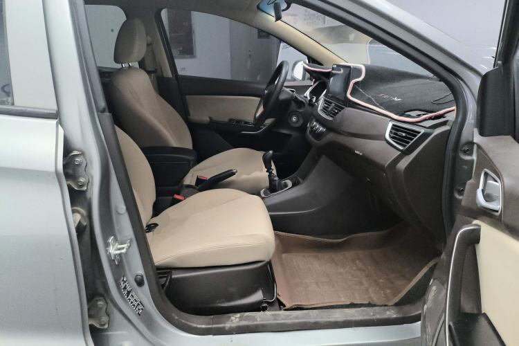Used Baojun 310W 2017 1.5L Manual Comfort Version China V Right Front Seat