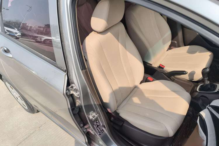 Used Baojun 310W 2017 1.5L Manual Comfort Version China VI Emission Standard Right Front Seat