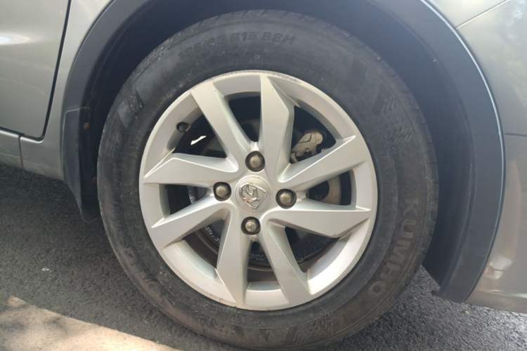 Used Baojun 310W 2017 1.5L Manual Fashion Model China V Right Front Wheel Hub
