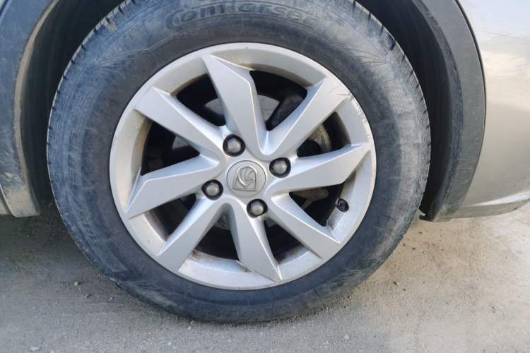 Used Baojun 310W 2017 1.5L Manual Fashion Model China V Right Front Wheel Hub