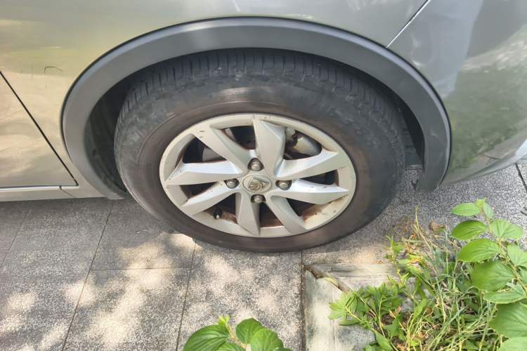 Used Baojun 310W 2017 1.5L Manual Fashion Model China V Right Front Wheel Hub