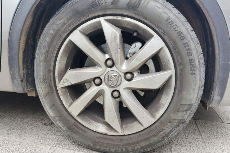 Used Baojun 310W 2017 1.5L Manual Fashion Model China V Right Front Wheel Hub