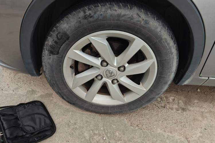 Used Baojun 310W 2017 1.5L Manual Fashion Model China V Right Front Wheel Hub