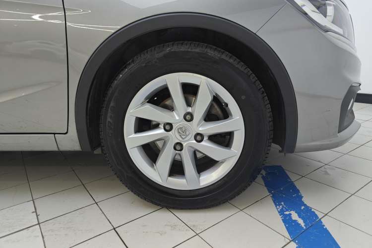 Used Baojun 310W 2017 1.5L Manual Fashion Model China V Right Front Wheel Hub