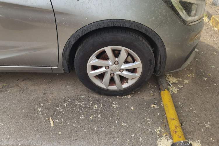 Used Baojun 310W 2017 1.5L Manual Fashion Model China V Right Front Wheel Hub