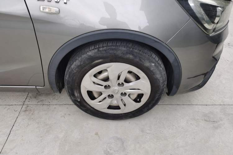 Used Baojun 310W 2017 1.5L Manual Comfort Version China VI Emission Standard Right Front Wheel Hub