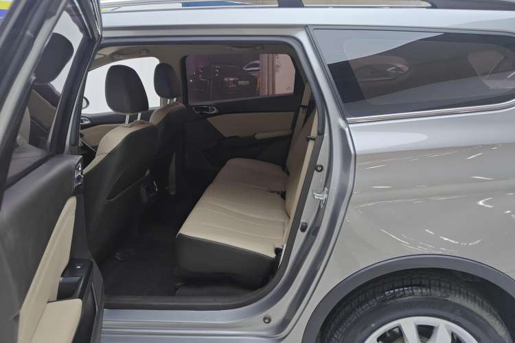 Used Baojun 310W 2017 1.5L Manual Fashion Model China V Right Rear Seat
